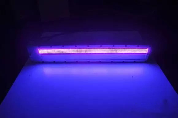UV LED技术：原理、应用与未来展望